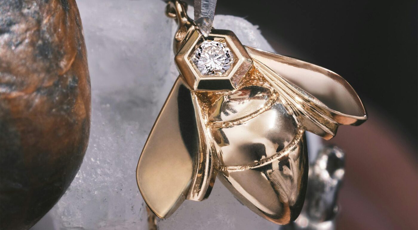 A Bee de Chaumet pendant in gold and diamonds worked in the honeycomb motif