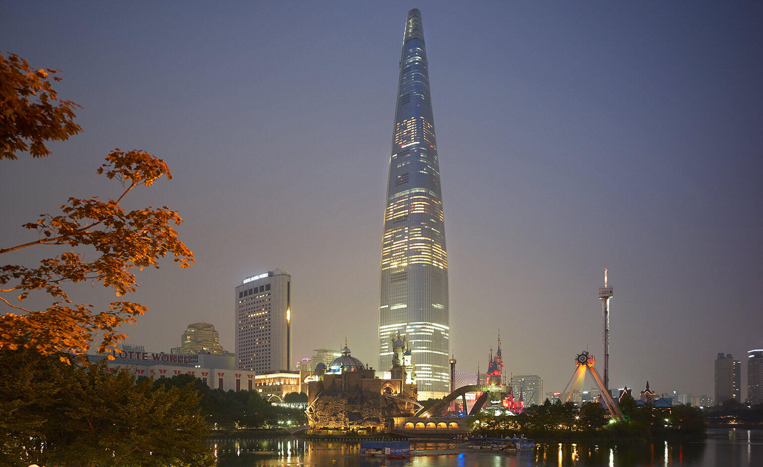Seoul skyline with Lotte World Tower at dusk